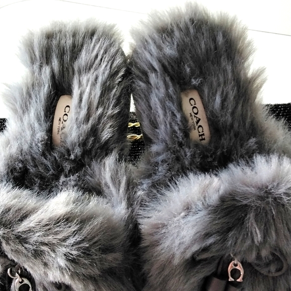 NWOT COACH women’s faux fur slippers - Picture 2 of 7